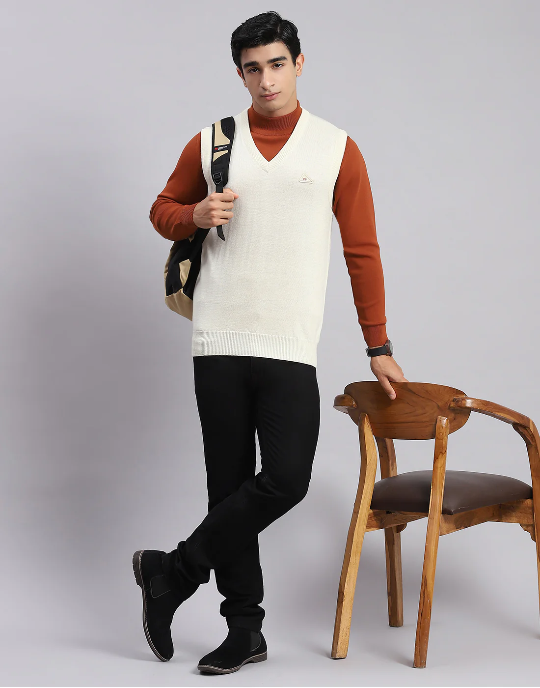 Men Off White Solid V Neck Sleeveless Sweater - Image 5
