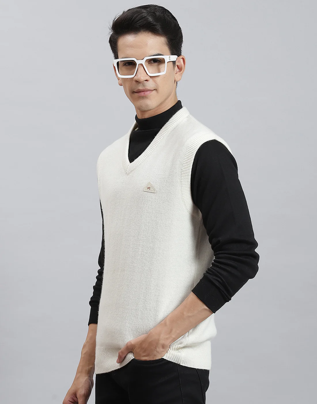 Men Off White Solid V Neck Sleeveless Sweater - Image 3