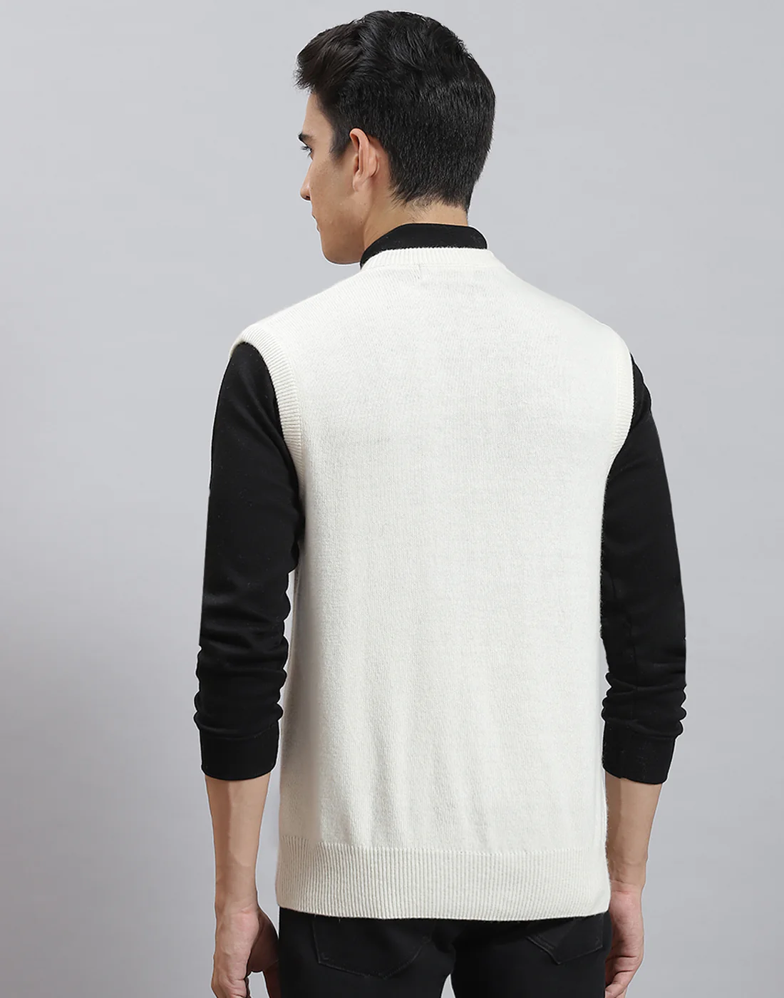 Men Off White Solid V Neck Sleeveless Sweater - Image 5
