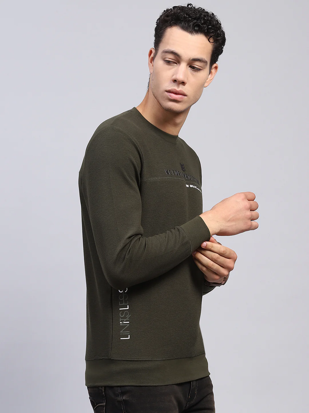 Men Olive Printed Round Neck Full Sleeve Winter T-Shirt - Image 4