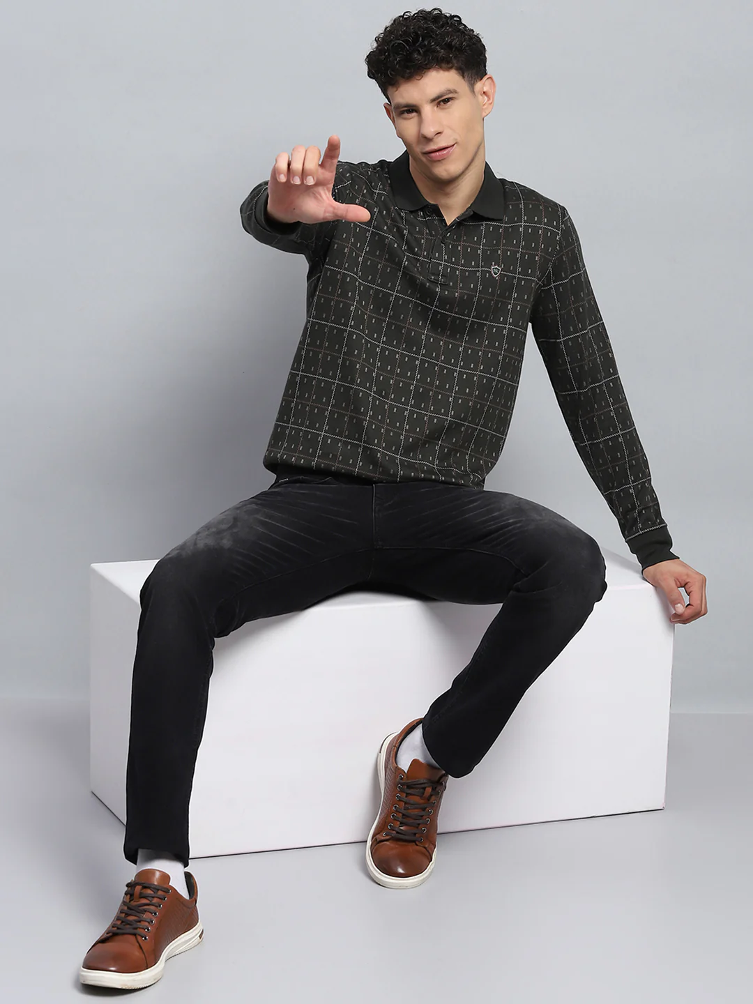 Men Olive Self Design Collar Full Sleeve Winter T-Shirt - Image 2
