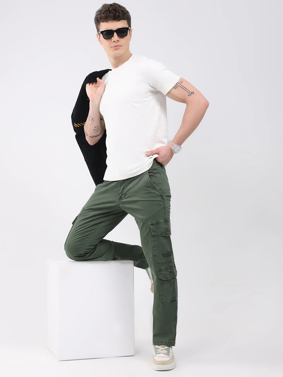 Men Olive Self Design Regular Fit Trouser - Image 2