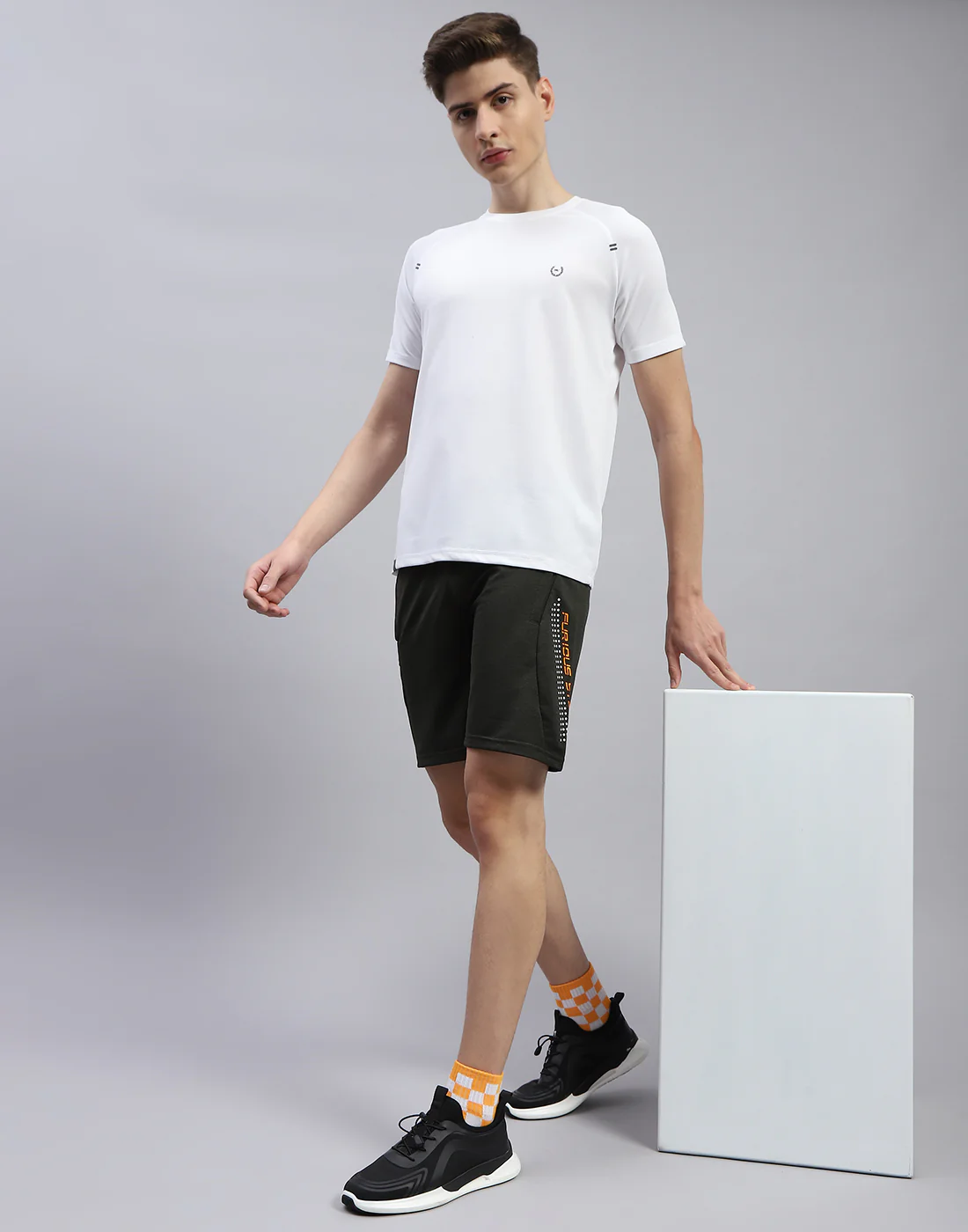 Men Olive Solid   Bermuda - Image 3
