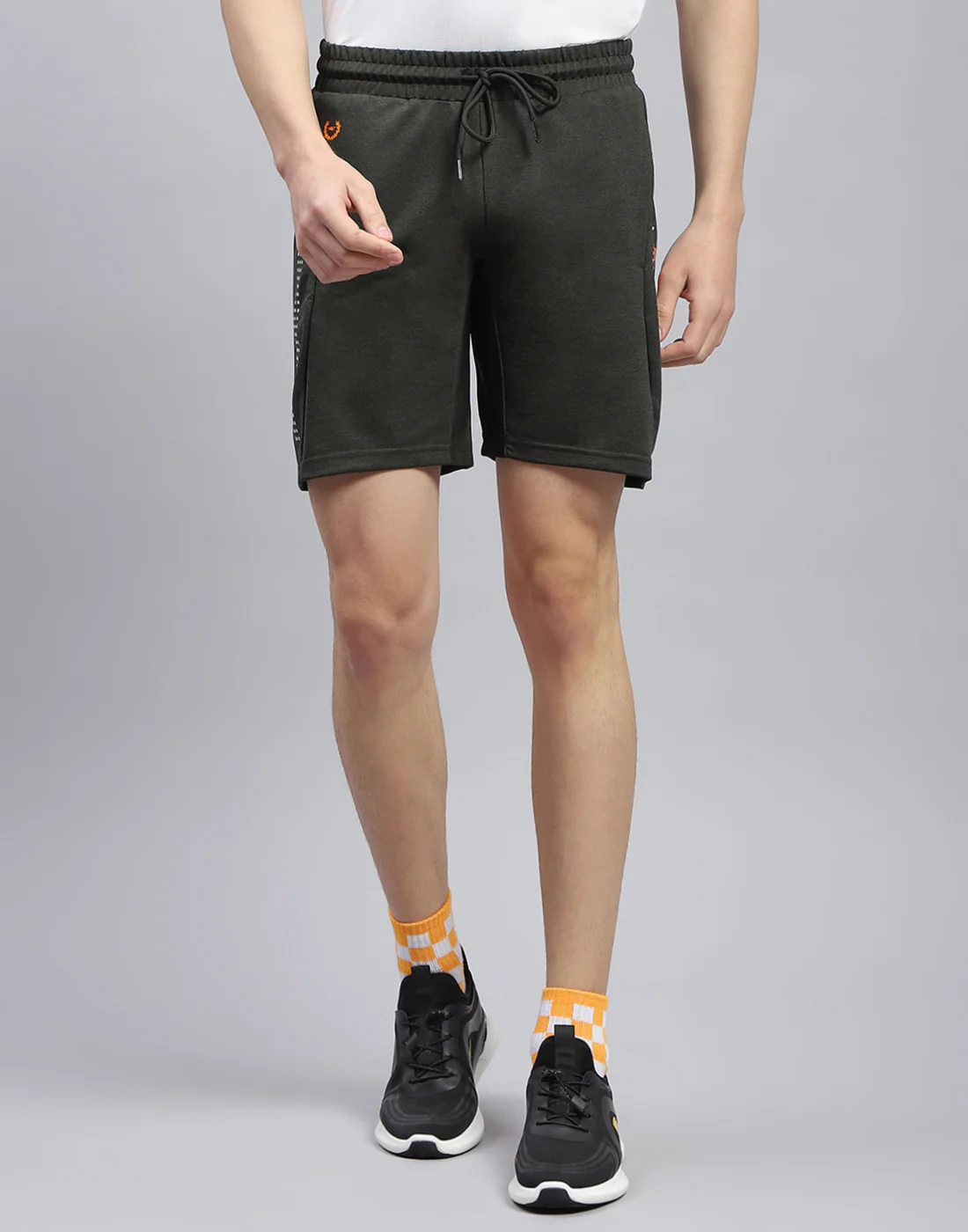Men Olive Solid   Bermuda - Image 4