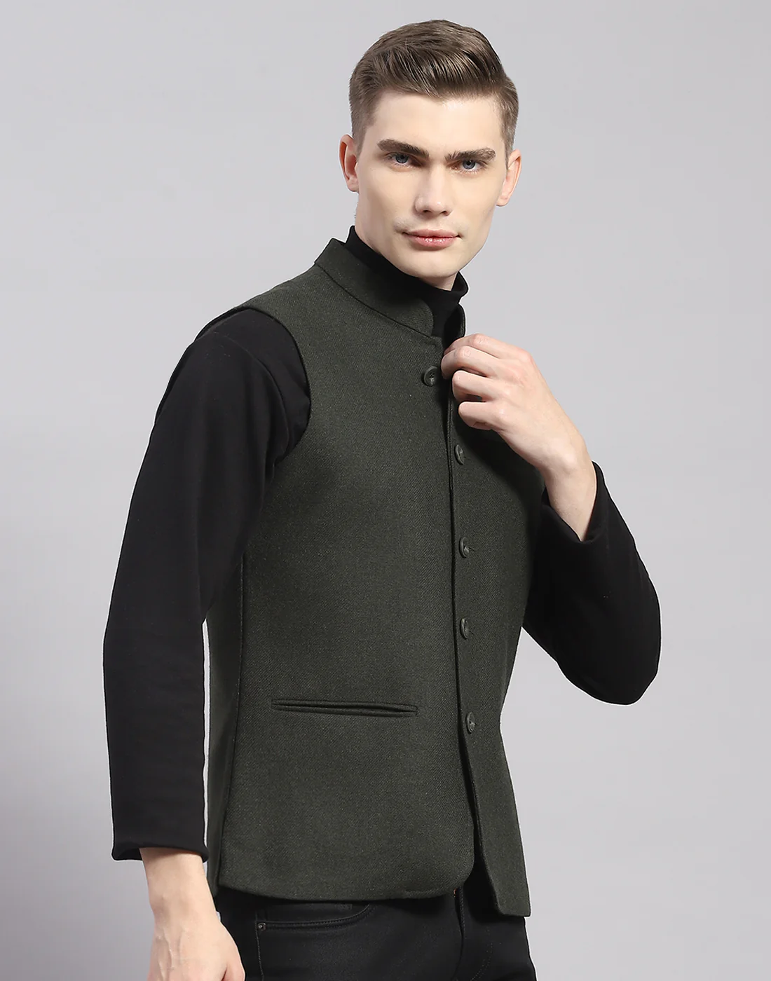 Men Olive Solid Mandarin Collar Sleeveless Nehru Jacket - Image 4