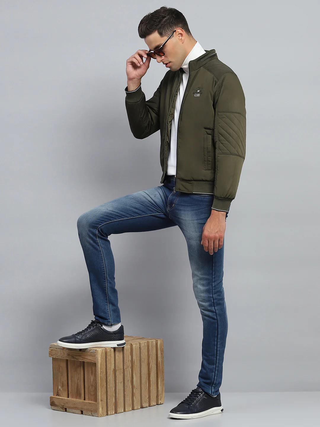 Men Olive Solid Mock Neck Full Sleeve Jacket - Image 2