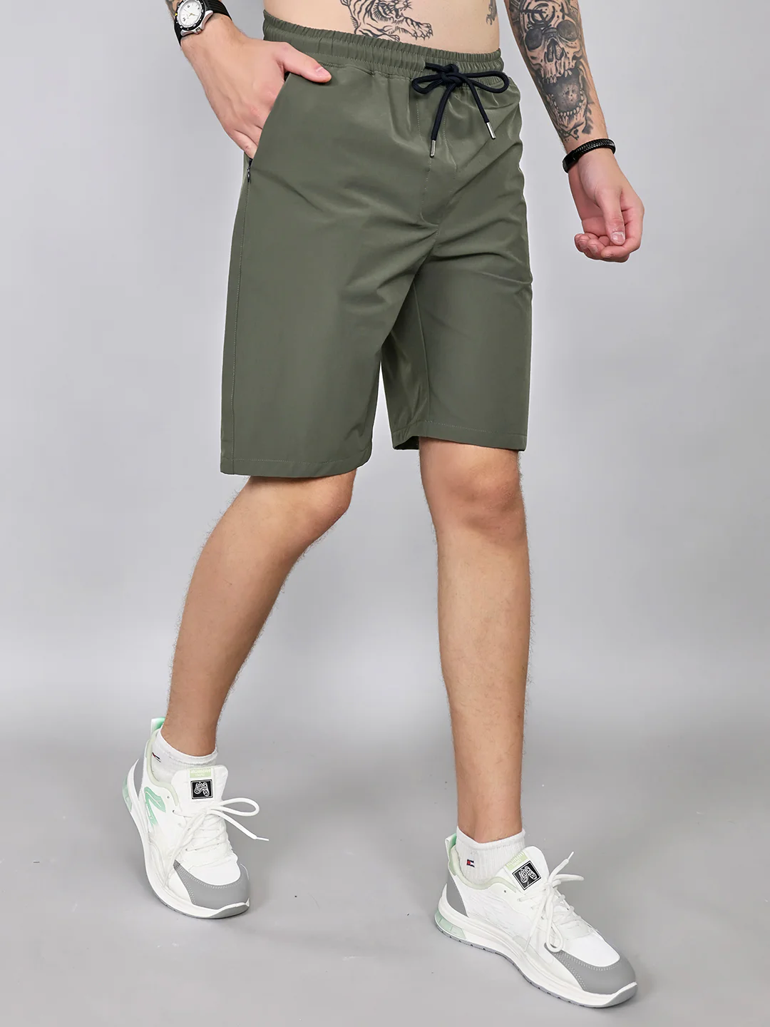 Men Olive Solid Regular Fit Shorts - Image 3
