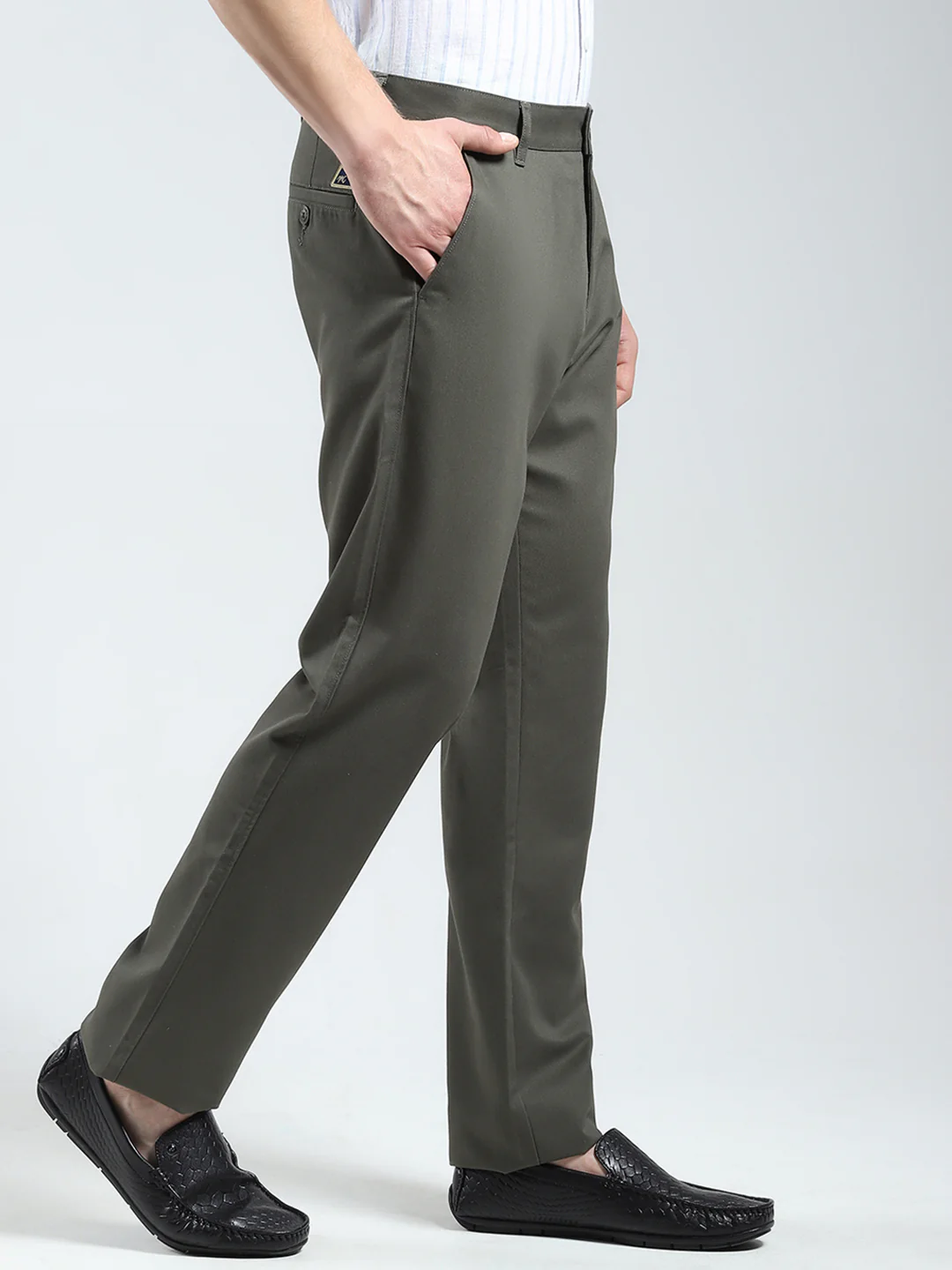 Men Olive Solid Regular Fit Trouser - Image 4