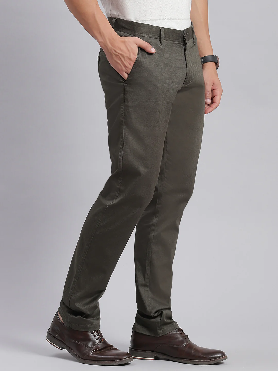 Men Olive Solid Regular Fit Trousers - Image 4