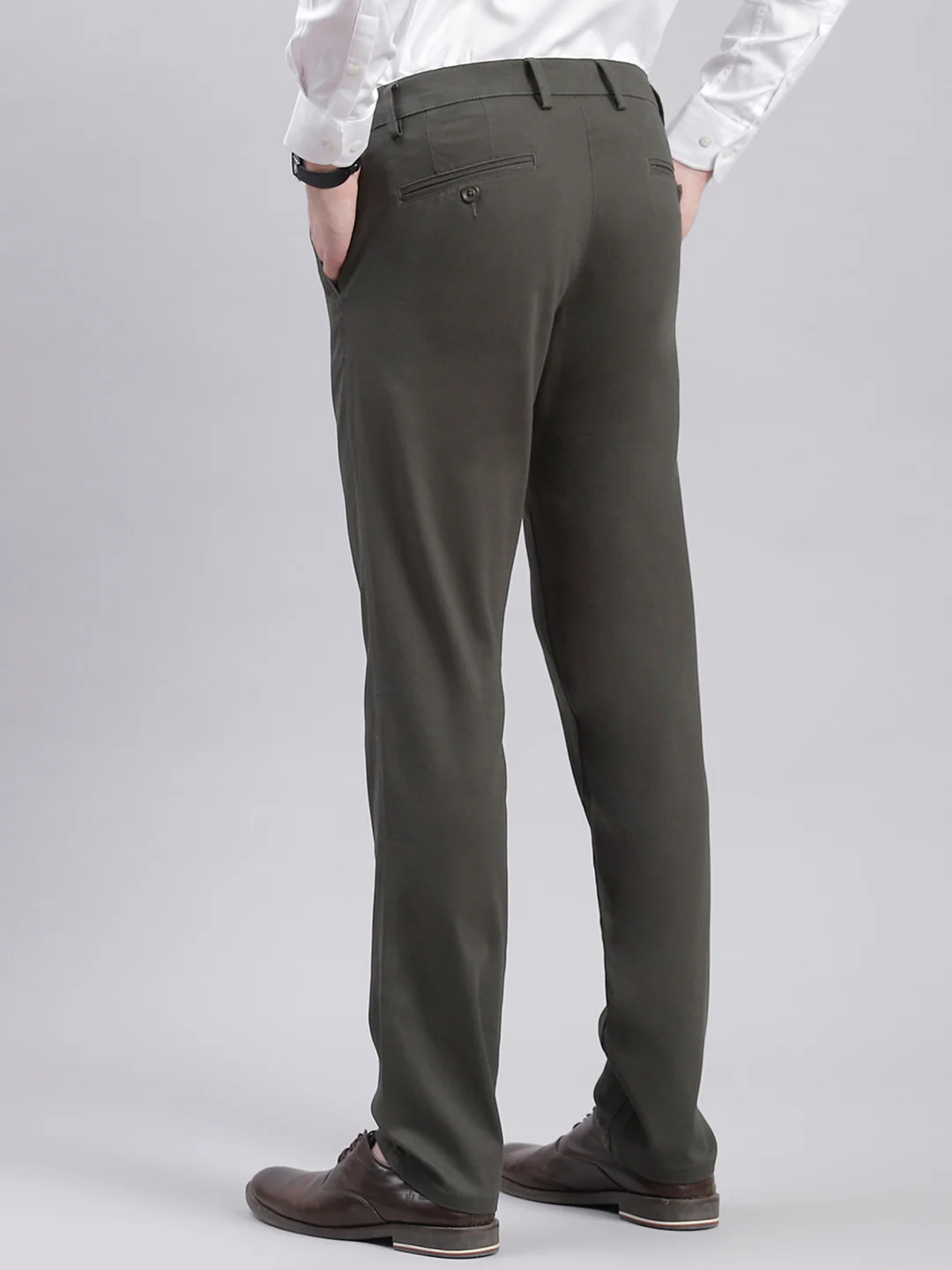 Men Olive Solid Regular Fit Trousers - Image 5