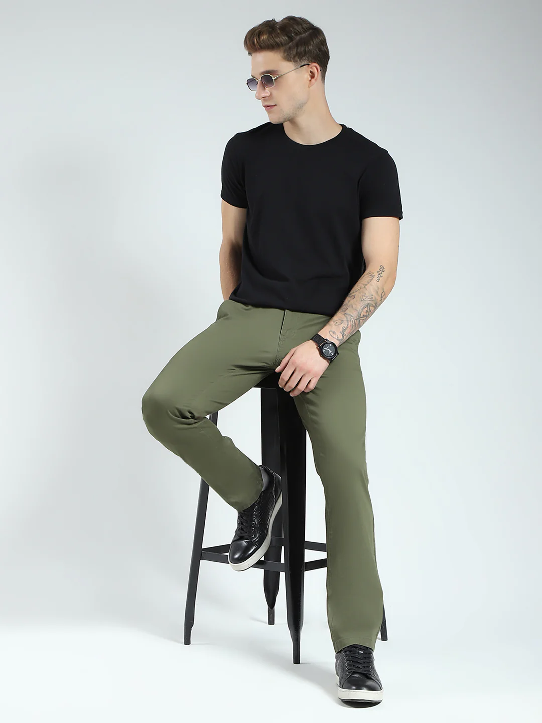 Men Olive Solid Slim Fit Trouser - Image 2
