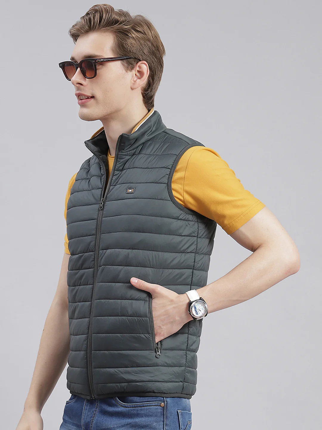 Men Olive Solid Stand Collar Sleeveless Jackets - Image 3