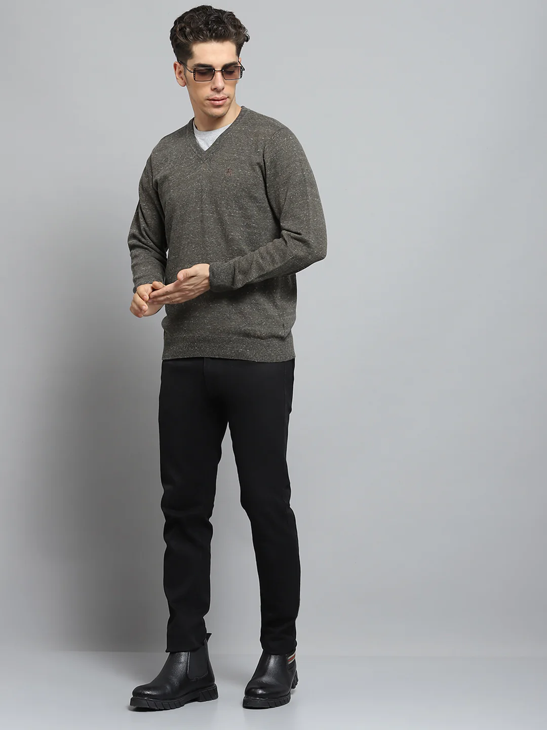 Men Olive Solid V Neck Full Sleeve Pullover - Image 2