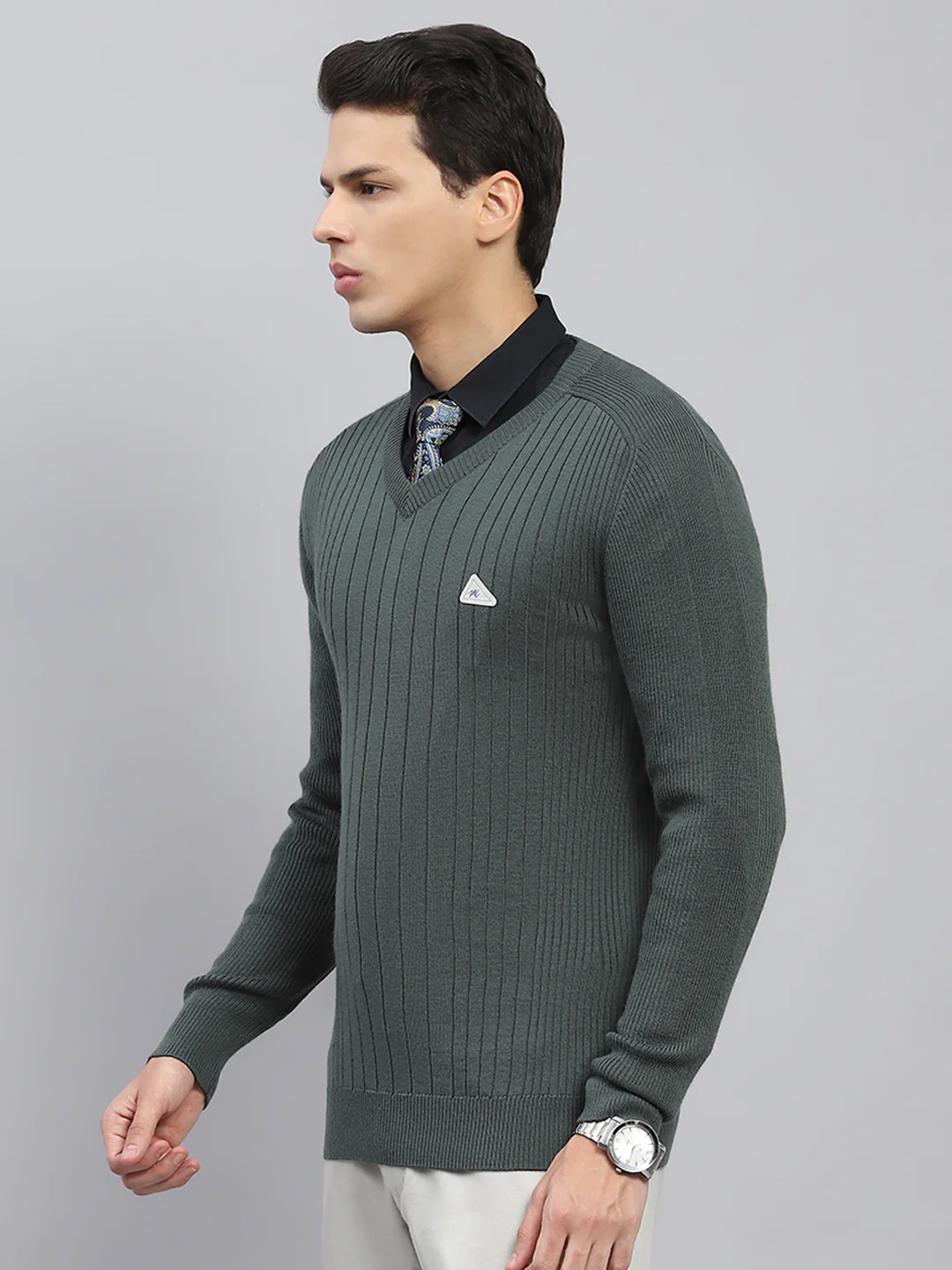 Men Olive Solid V Neck Full Sleeve Pullover - Image 3