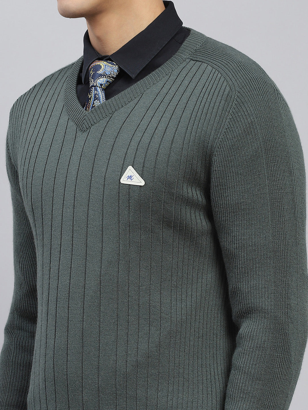 Men Olive Solid V Neck Full Sleeve Pullover - Image 6