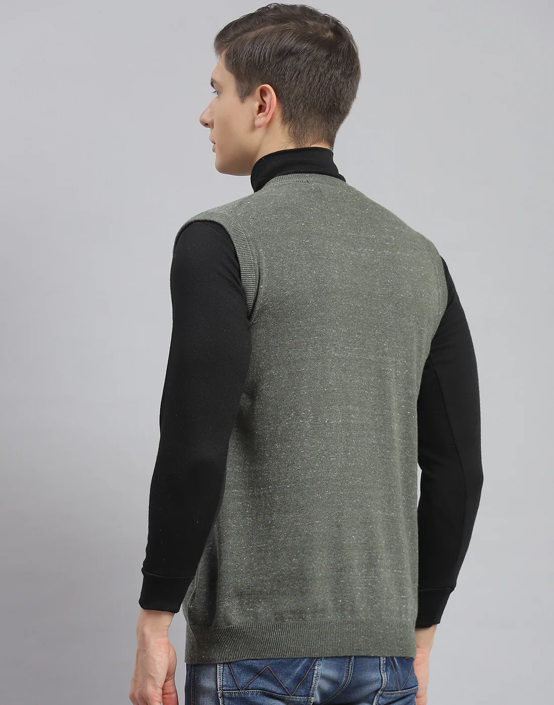 Men Olive Solid V Neck Sleeveless Sweater - Image 5