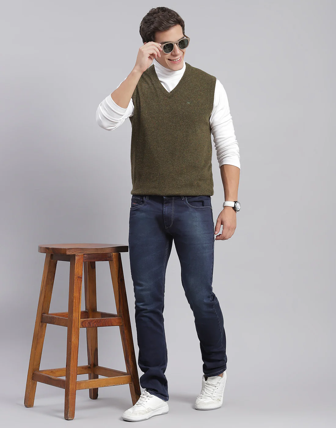 Men Olive Solid V Neck Sleeveless Sweater - Image 2