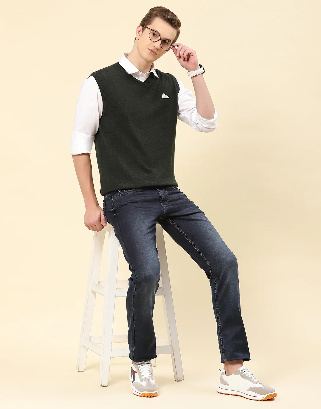 Men Olive Solid V Neck Sleeveless Sweater - Image 2