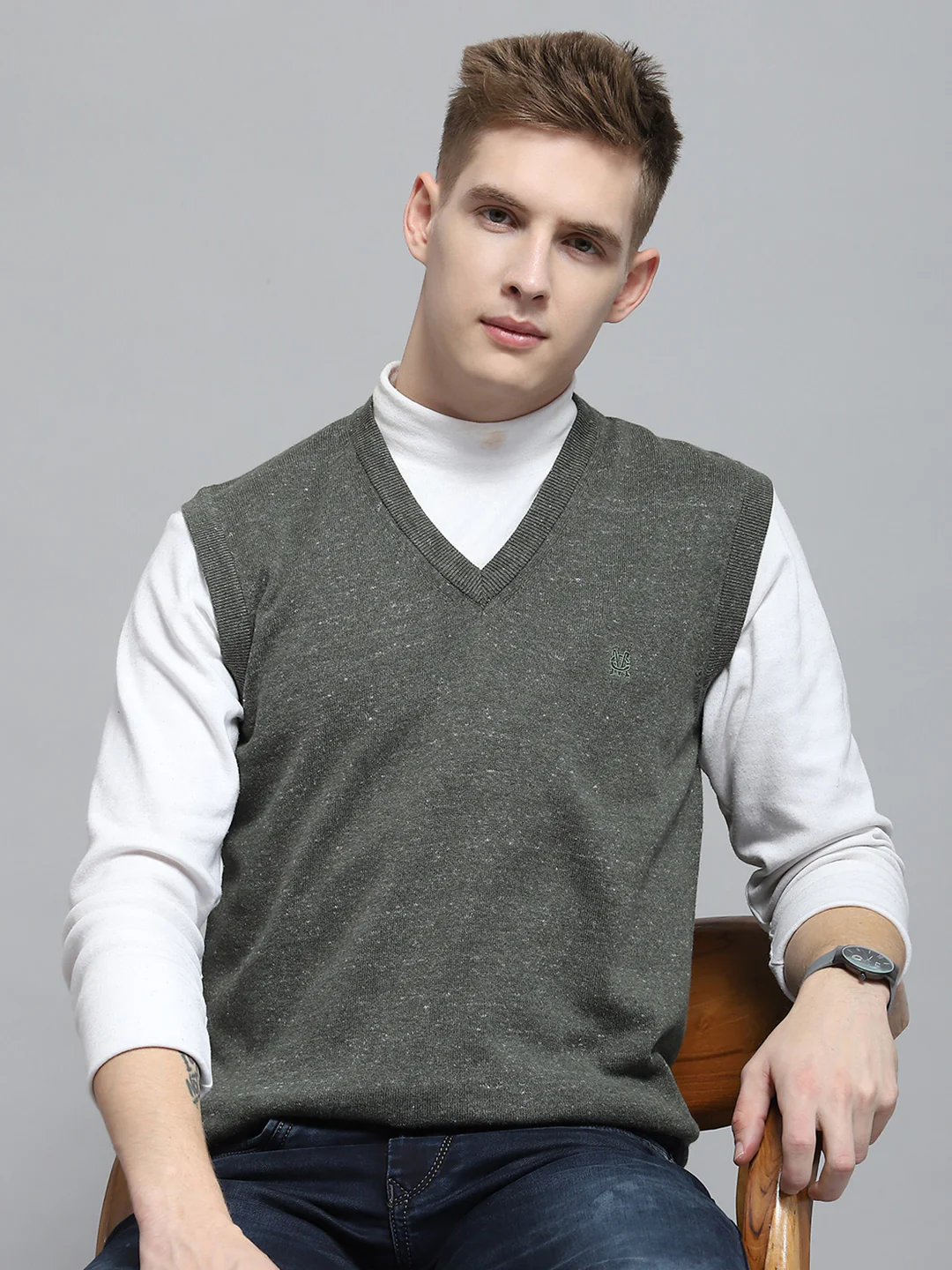 Men Olive Solid V Neck Sleeveless Sweater - Image 6