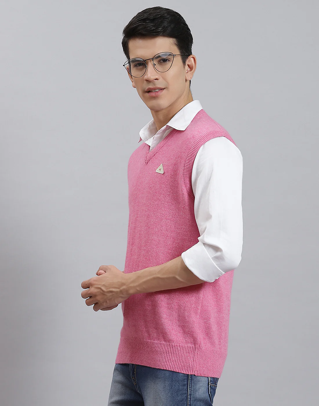 Men Pink Solid V Neck Sleeveless Sweater - Image 3