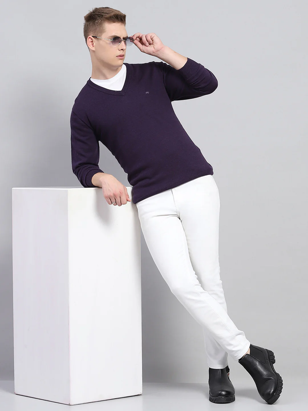 Men Purple Solid V Neck Full Sleeve Pullover - Image 2