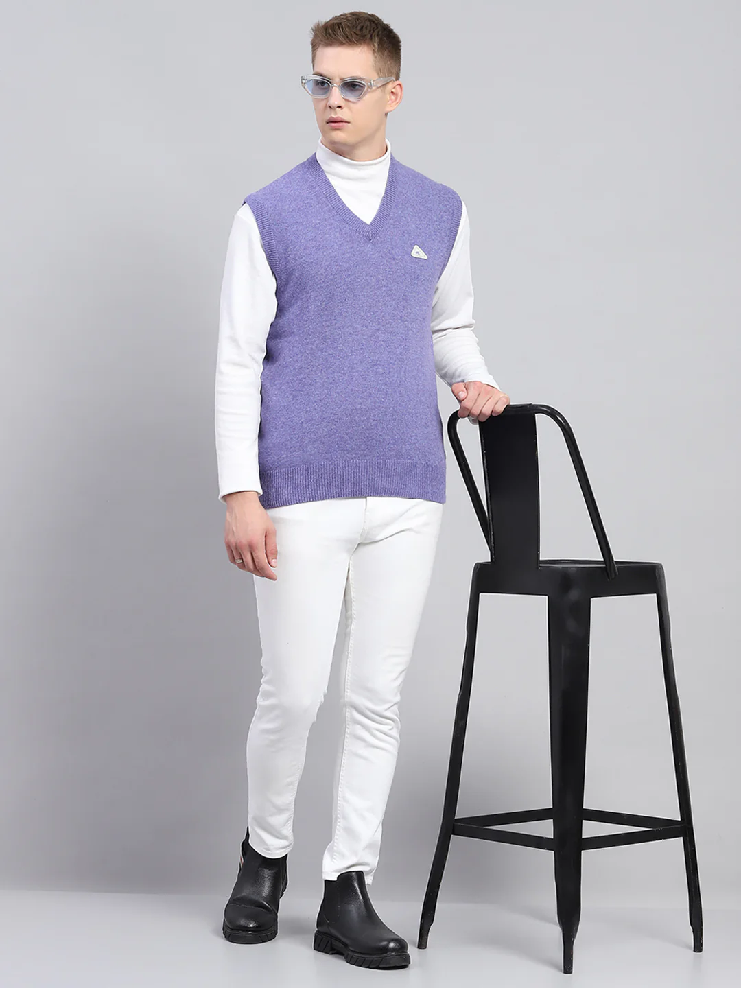 Men Purple Solid V Neck Sleeveless Sweater - Image 2