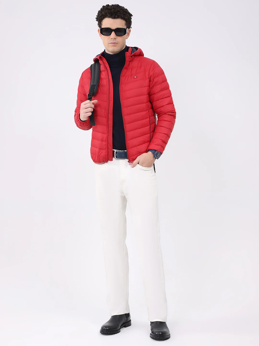 Men Red Solid Hooded Full Sleeve Puffer Jacket - Image 2