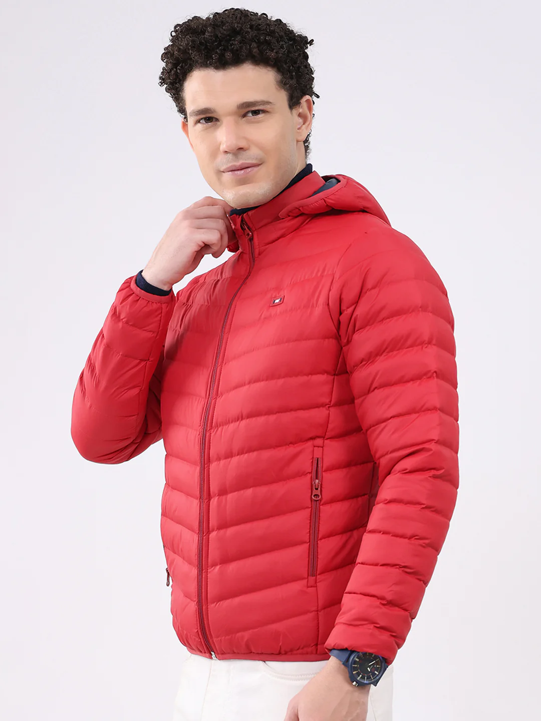 Men Red Solid Hooded Full Sleeve Puffer Jacket - Image 3