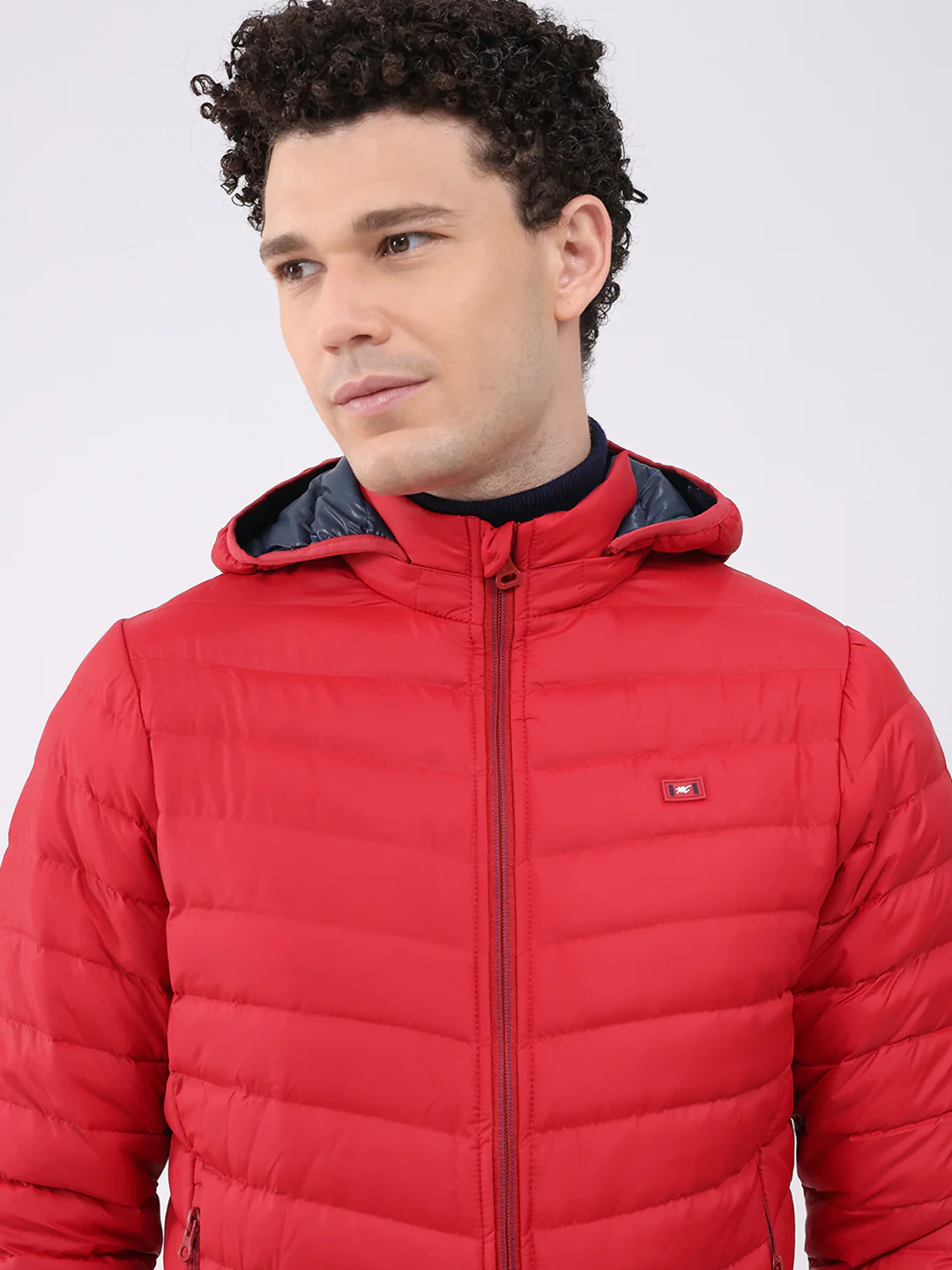 Men Red Solid Hooded Full Sleeve Puffer Jacket - Image 6