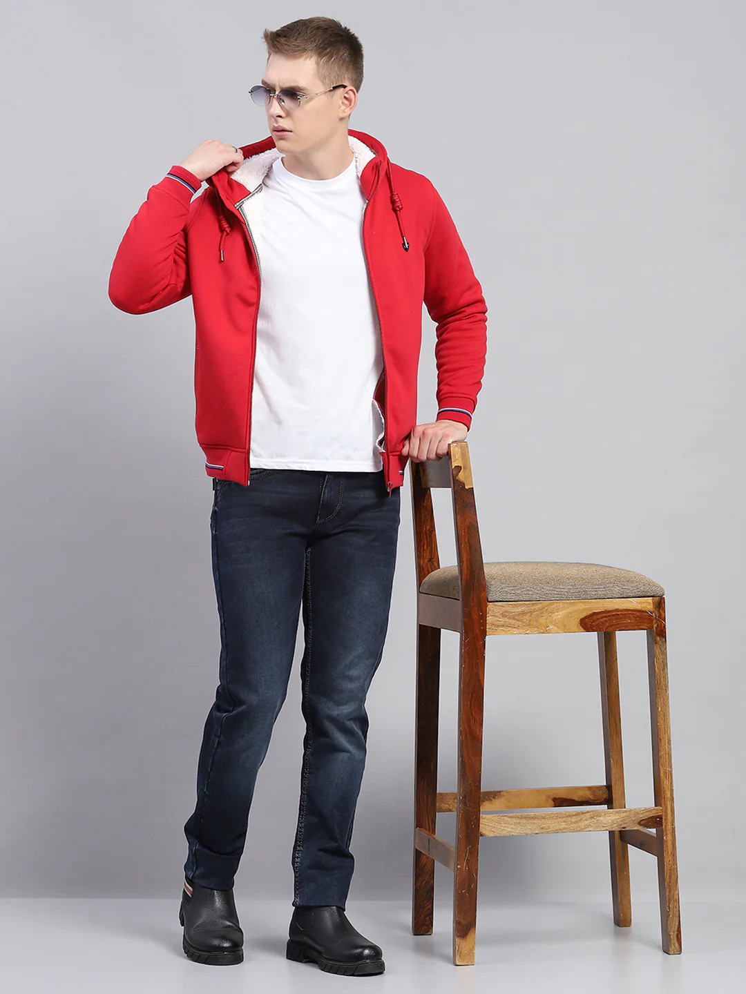 Men Red Solid Hooded Full Sleeve Sweatshirt - Image 2
