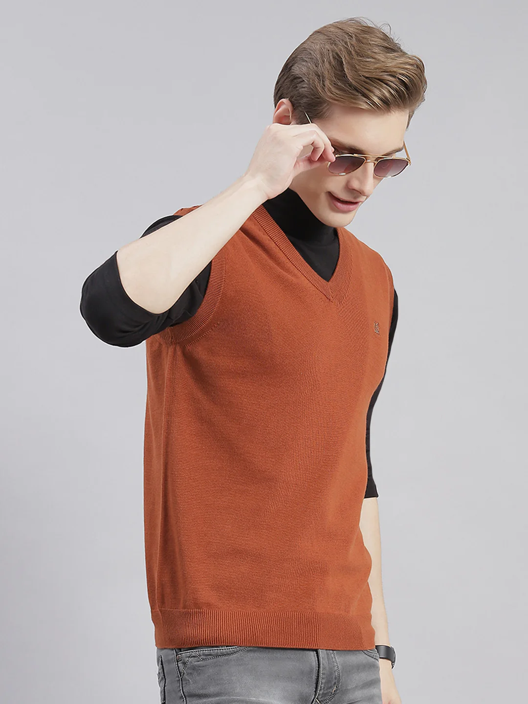 Men Rust Solid V Neck Sleeveless Sweaters/Pullovers - Image 3