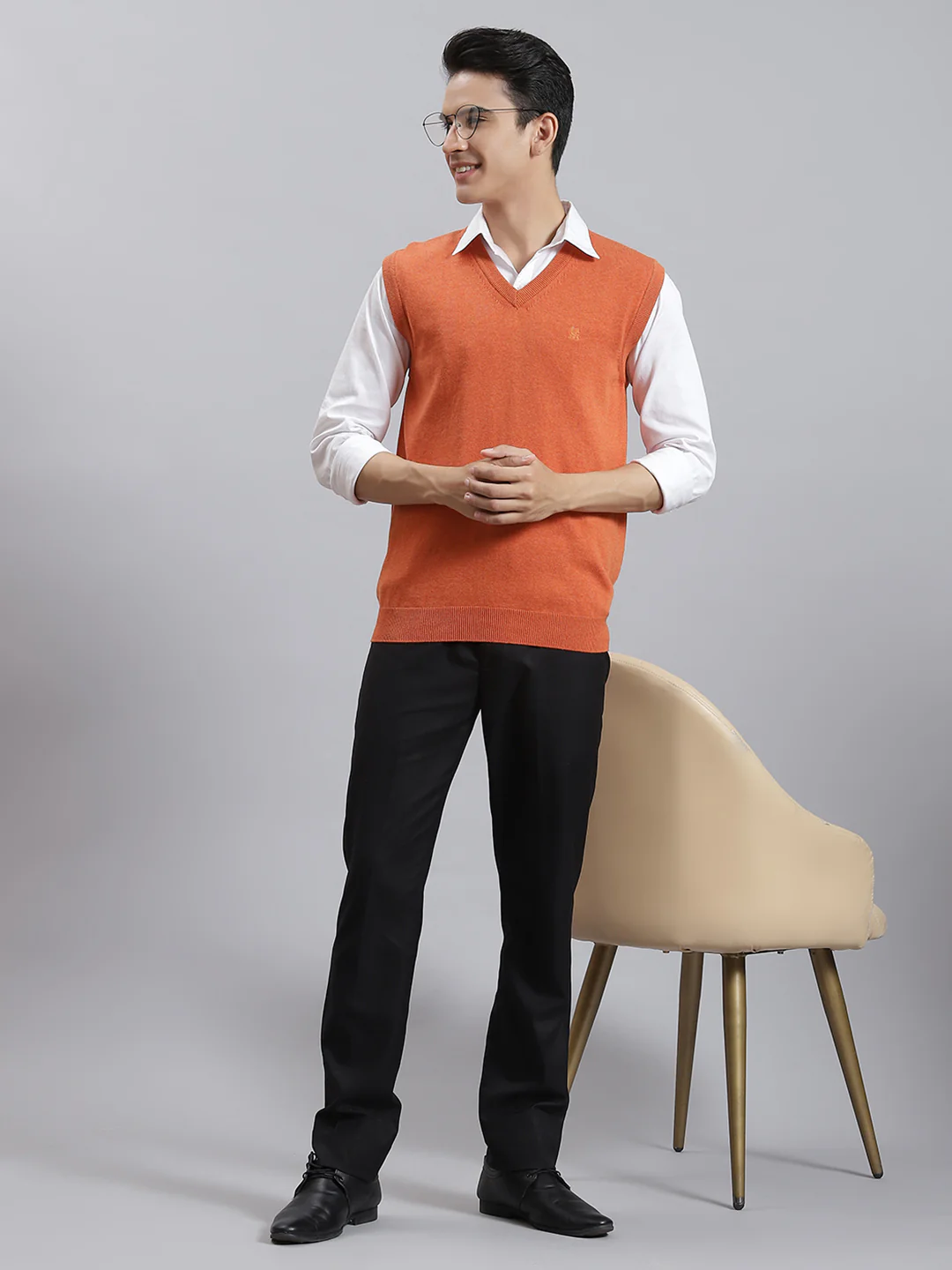 Men Rust Solid V Neck Sleeveless Sweaters/Pullovers - Image 2