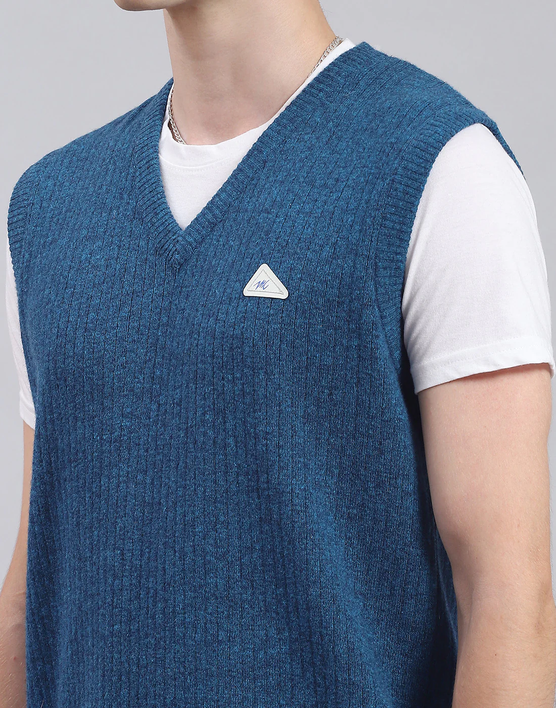 Men Turquoise Blue Solid V Neck Sleeveless Sweater - Image 6