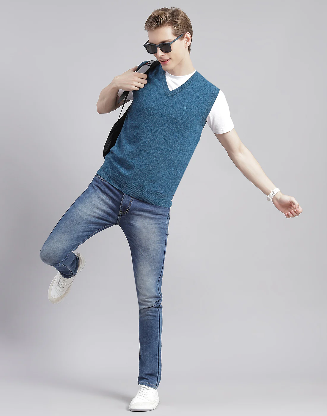 Men Turquoise Blue Solid V Neck Sleeveless Sweater - Image 2