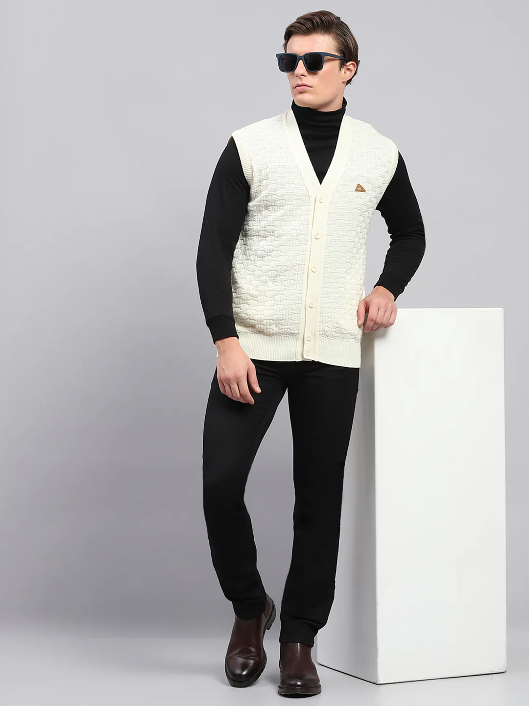 Men White Self Design V Neck Sleeveless Cardigan - Image 2