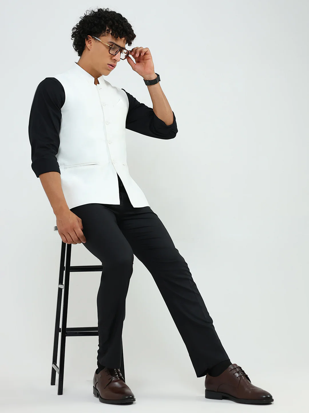 Men White Solid Band Neck Sleeveless Nehru Jacket - Image 2