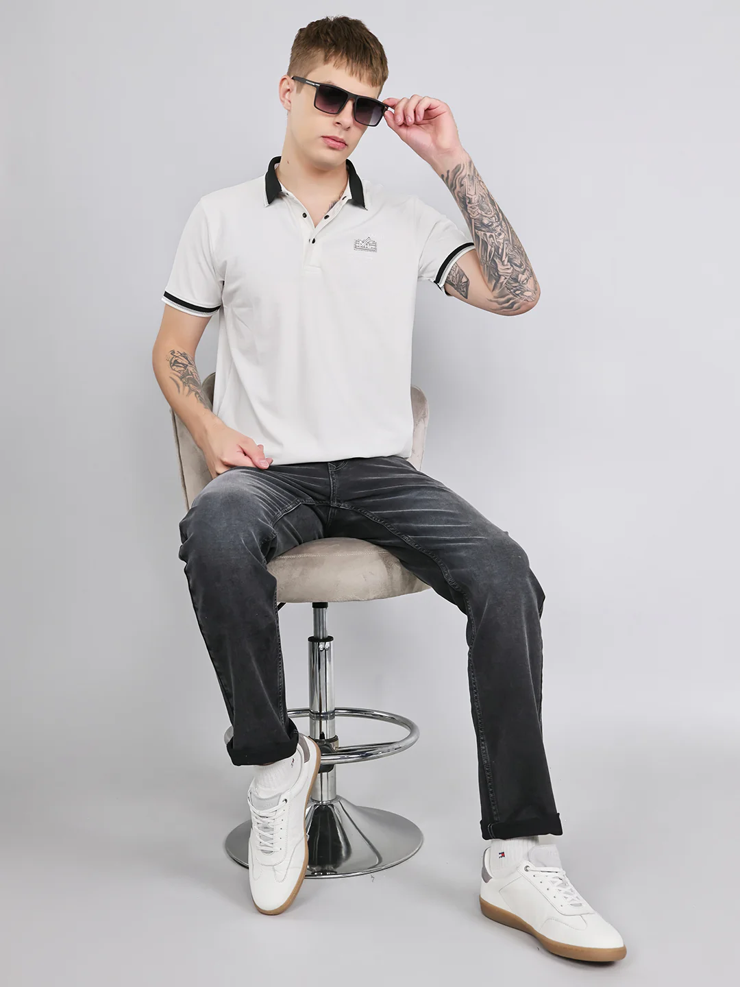 Men White Solid Collar Half Sleeve T-Shirt - Image 7