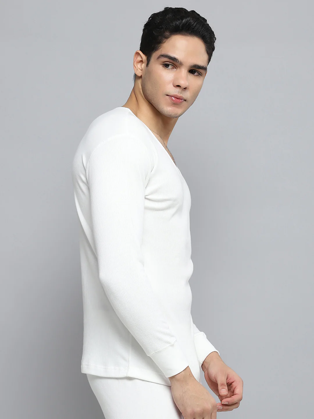 Men White Solid Round Neck Full Sleeve Thermal Vest - Image 4