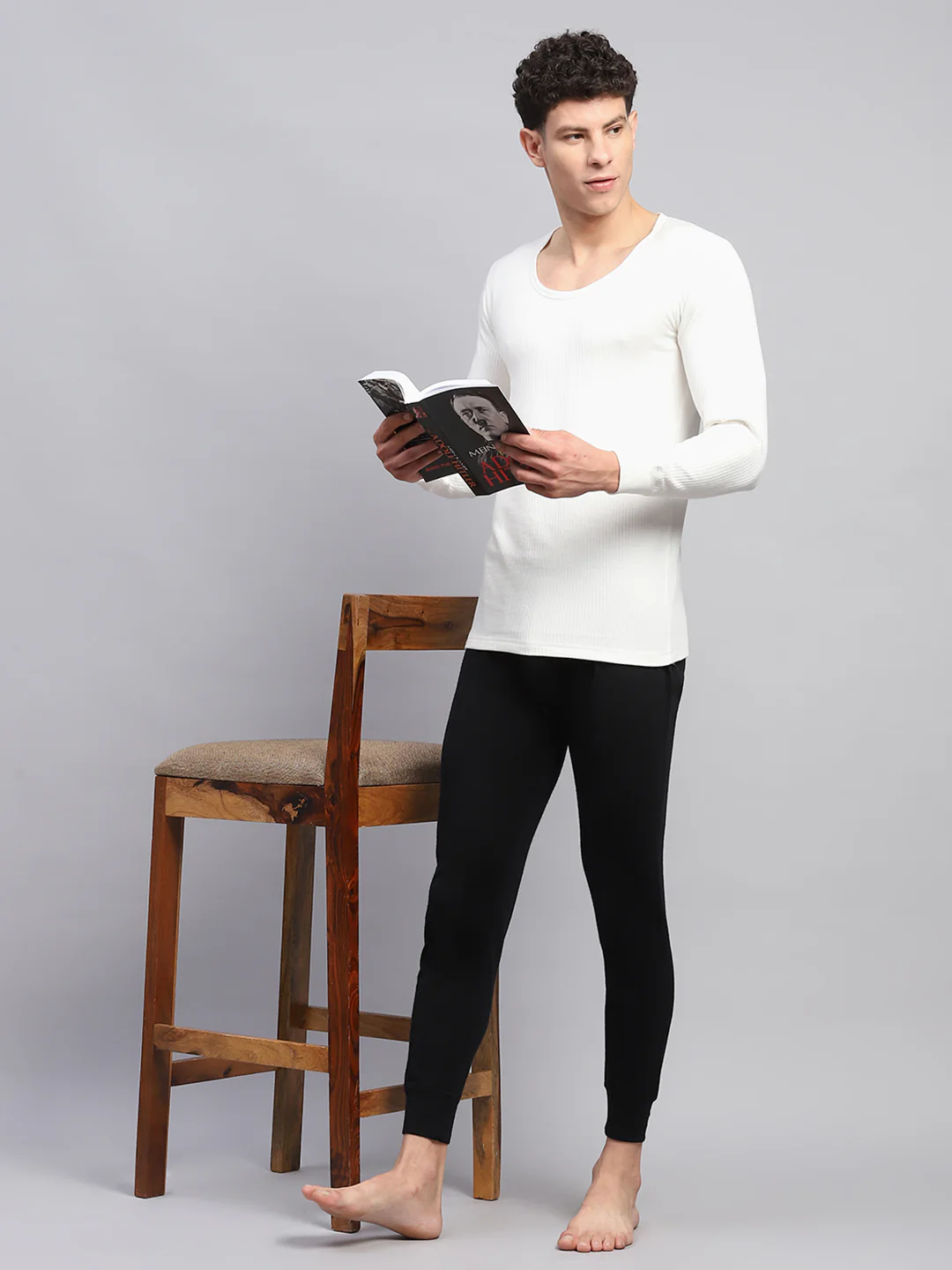 Men White Solid Round Neck Full Sleeve Thermal Vest - Image 2