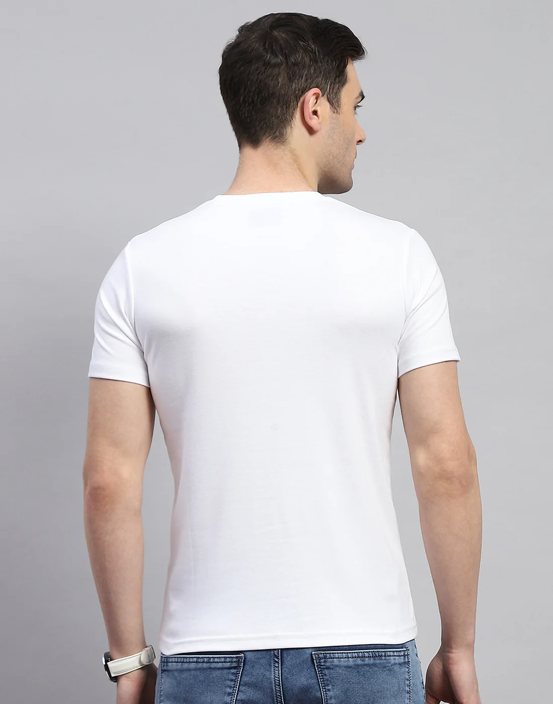 Men White Solid Round Neck Half Sleeve T-Shirt - Image 5