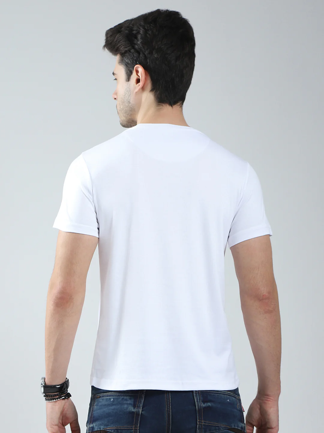Men White Solid Round Neck Half Sleeve T-Shirt - Image 5