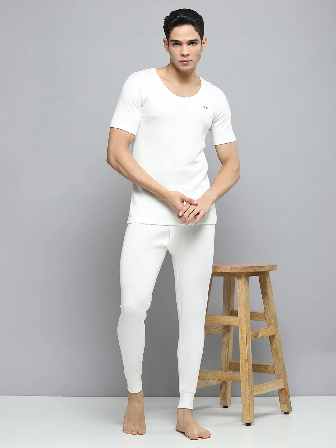 Men White Solid Round Neck Half Sleeve Thermal Vest - Image 2