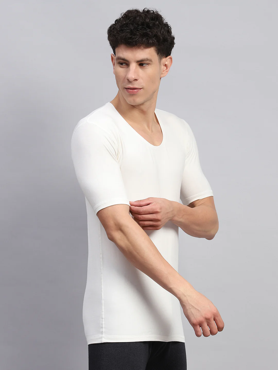 Men White Solid Round Neck Half Sleeve Thermal Vest - Image 4
