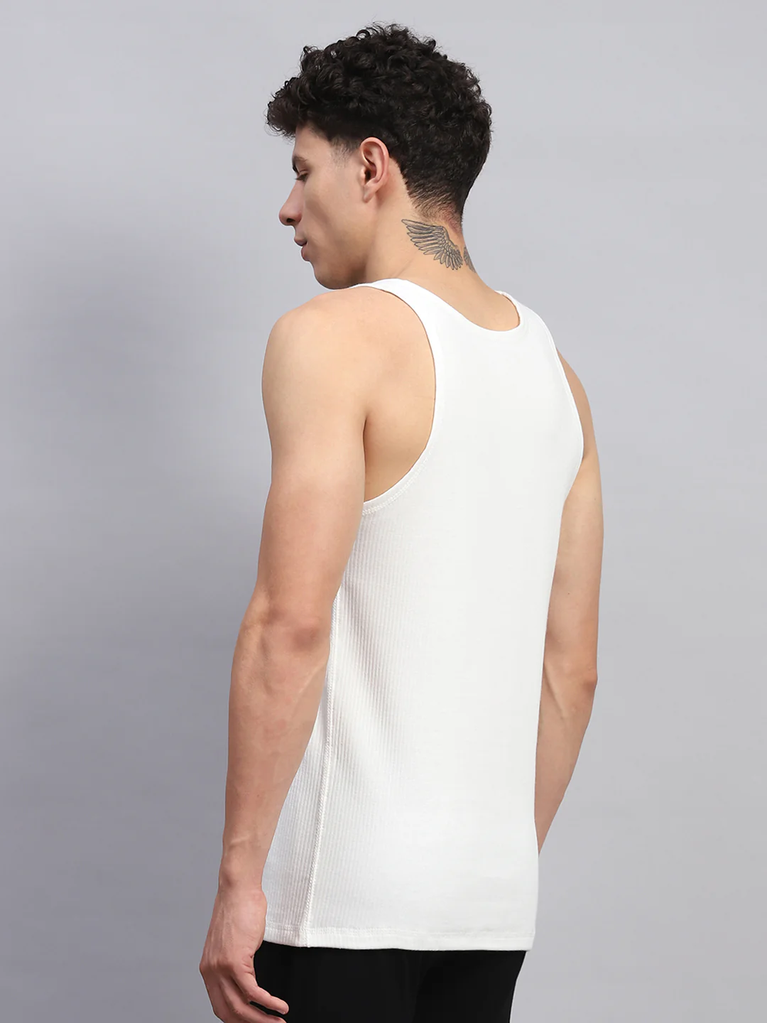 Men White Solid Round Neck Sleeveless Thermal Vest - Image 5
