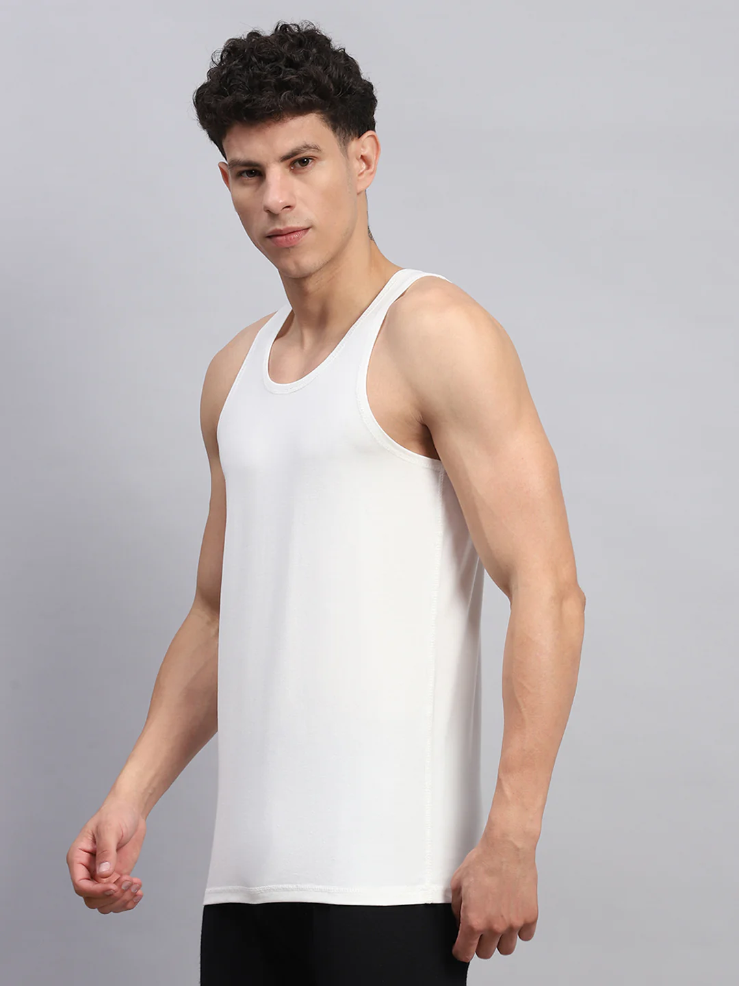 Men White Solid Round Neck Sleeveless Thermal Vest - Image 3
