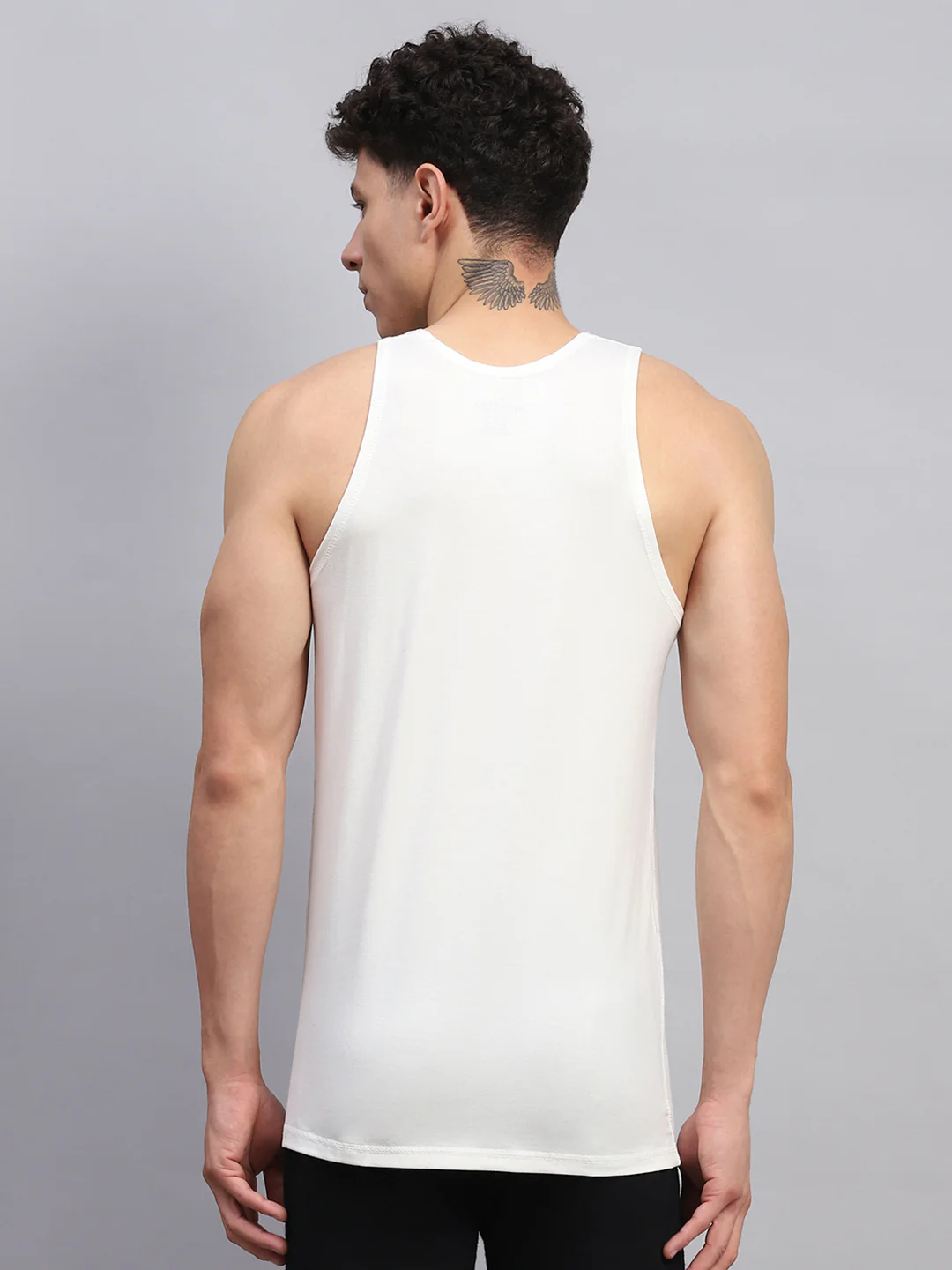 Men White Solid Round Neck Sleeveless Thermal Vest - Image 5