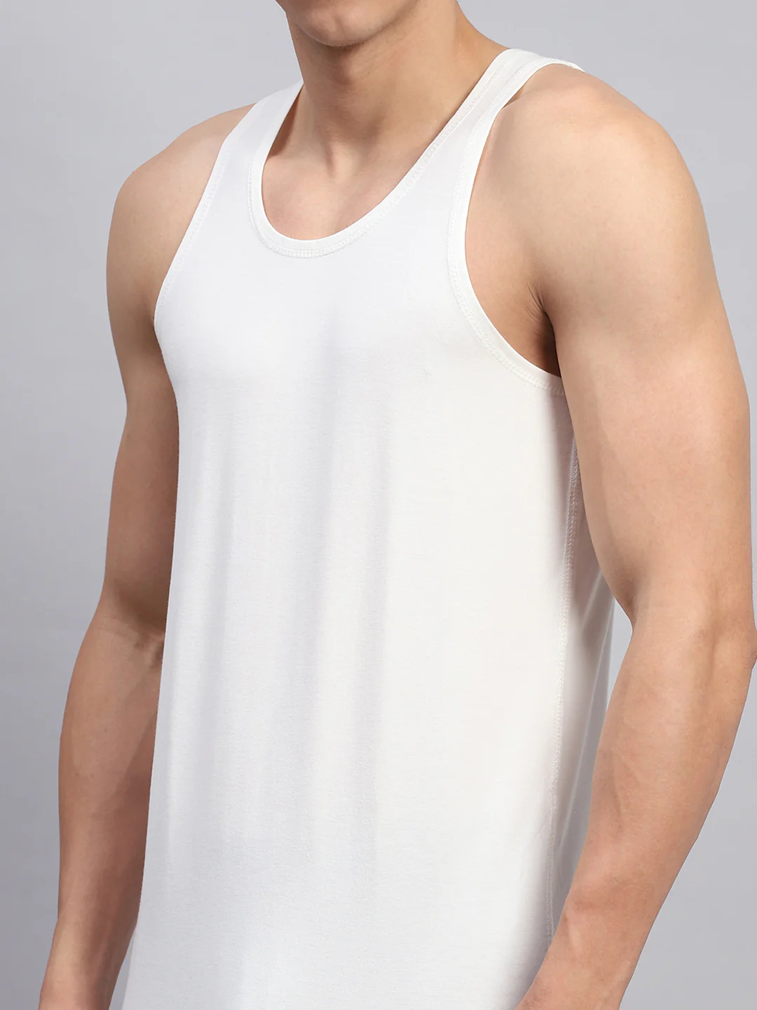 Men White Solid Round Neck Sleeveless Thermal Vest - Image 6