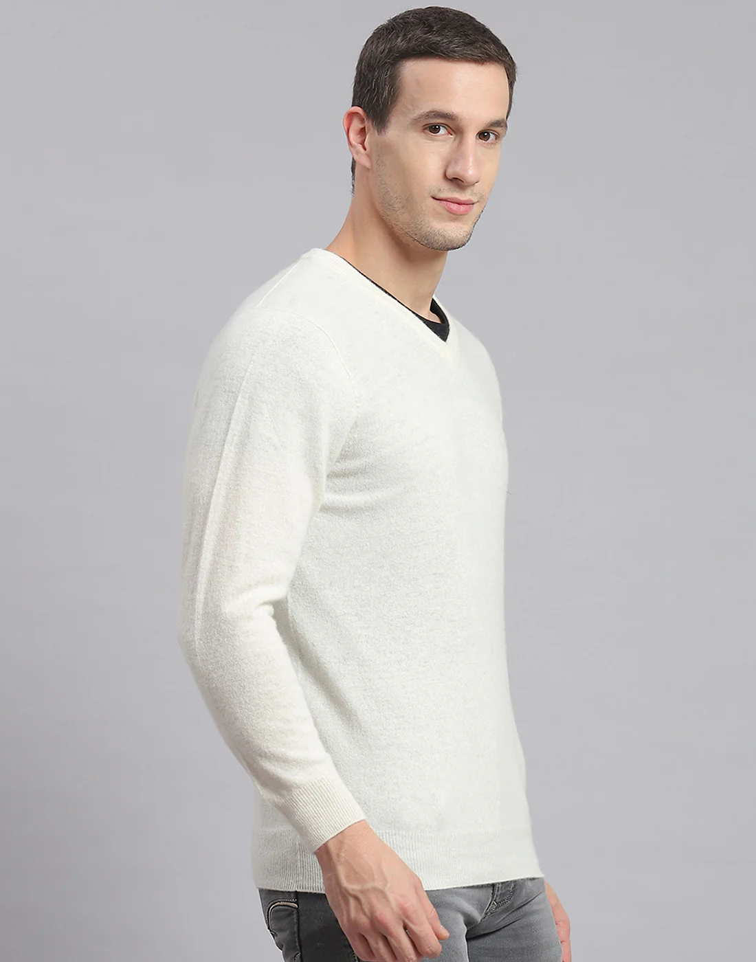 Men White Solid V Neck Full Sleeve Sweater - Image 4
