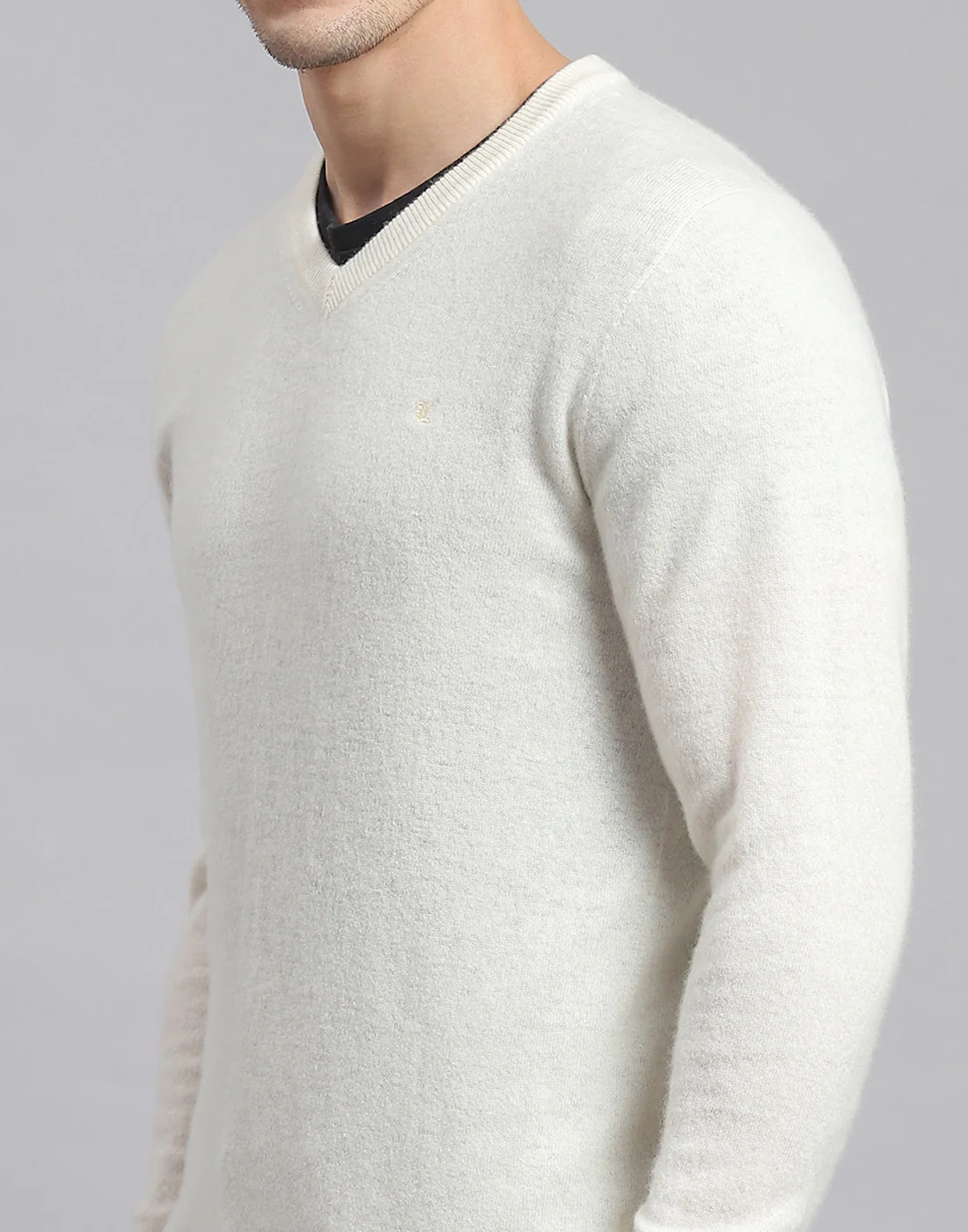 Men White Solid V Neck Full Sleeve Sweater - Image 7