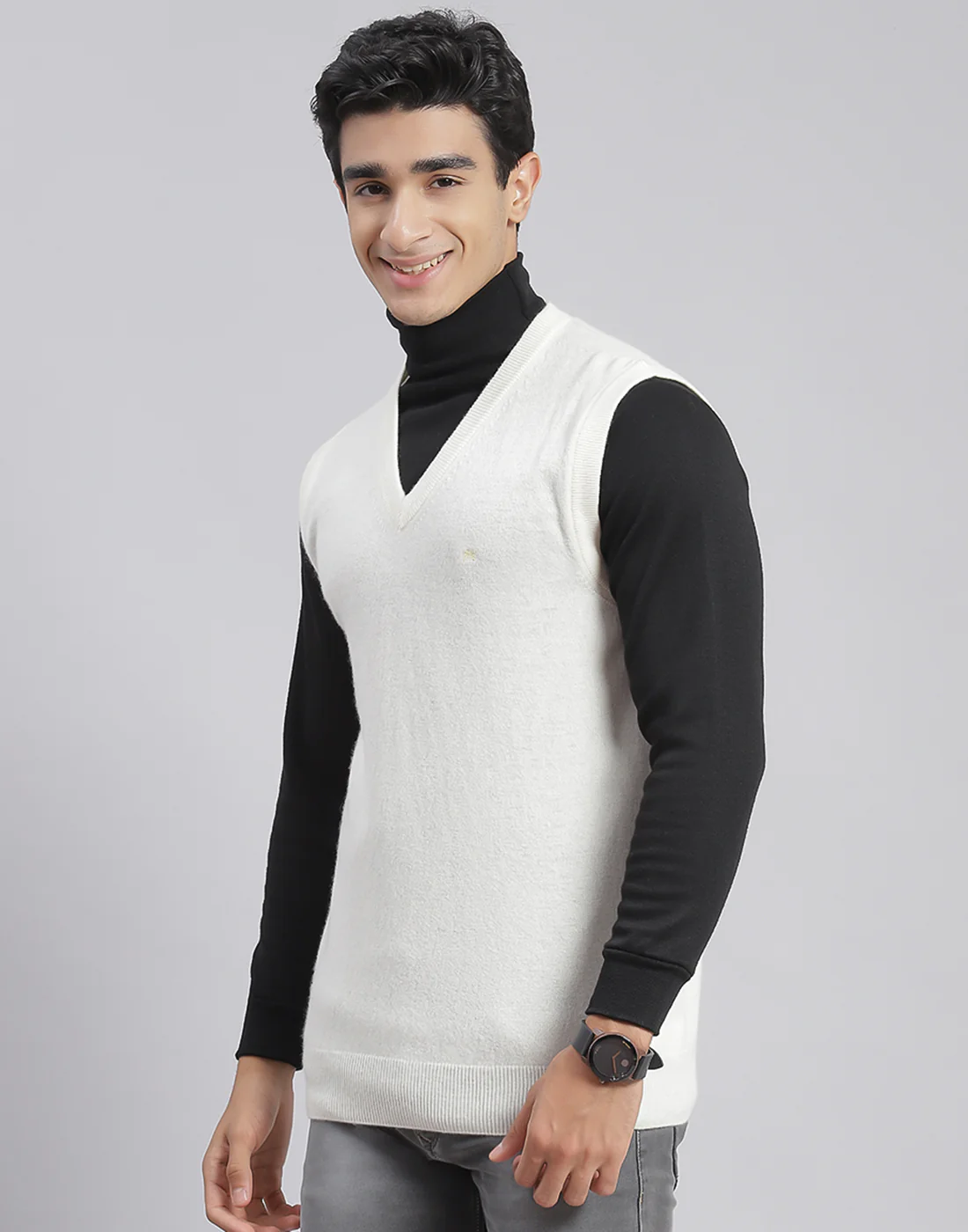 Men White Solid V Neck Sleeveless Sweater - Image 3